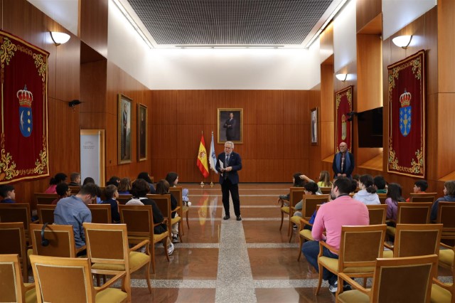 Parlamento e Xunta reciben ás visitas escolares participantes no programa “Coñece as túas institucións"